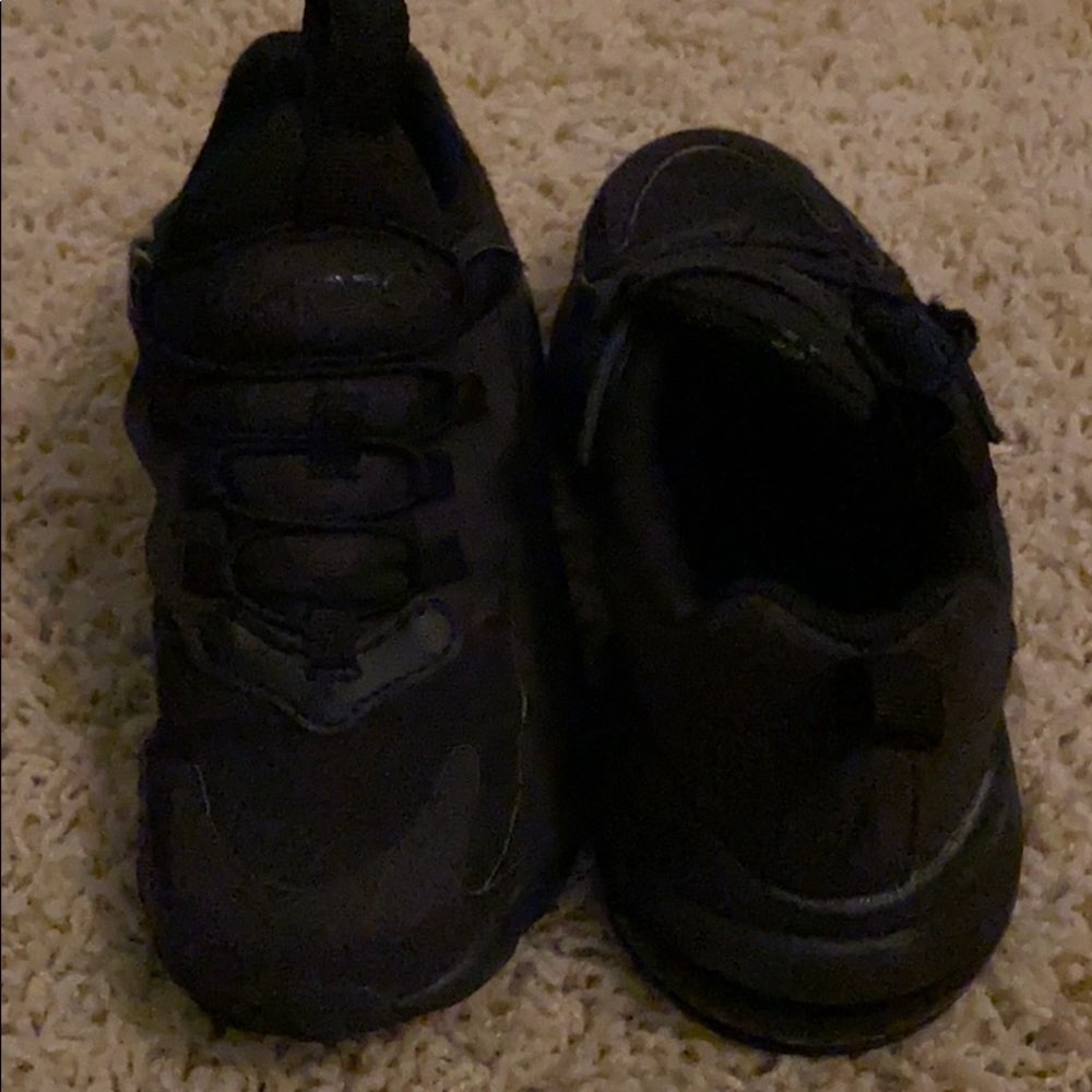 Boys Nike tennis shoes